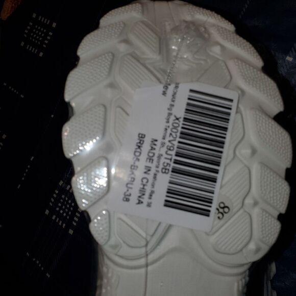 Young men's/ boy's size 5.5 shoes by Bronax. New - Picture 4 of 13